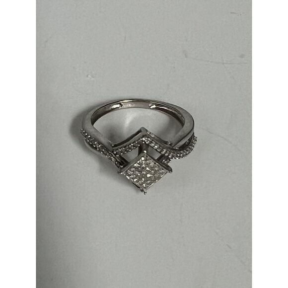 Gorgeous 10k White Gold Diamonds Ring 0.25 CT , Size 6 - Picture 8 of 16